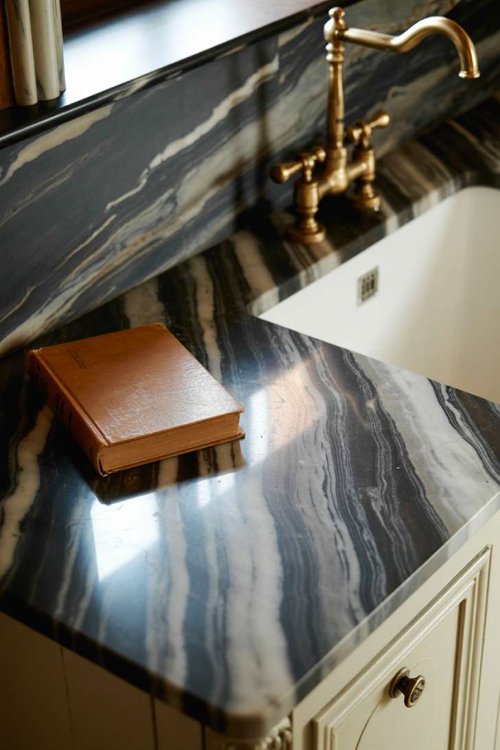 Dark-veined marble countertop with vintage details