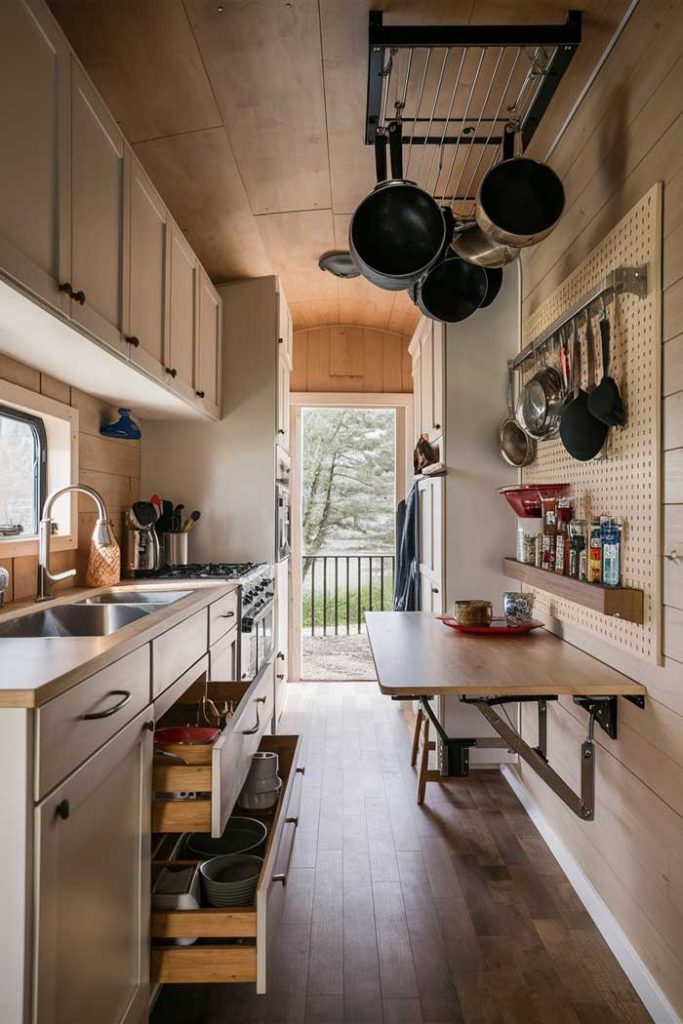 Maximacing soace in a Tiny Home