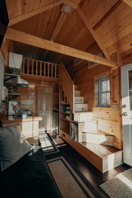 6 Reasons to Live in a Tiny House: Big Benefits, Small Space 5 Living in a tiny home